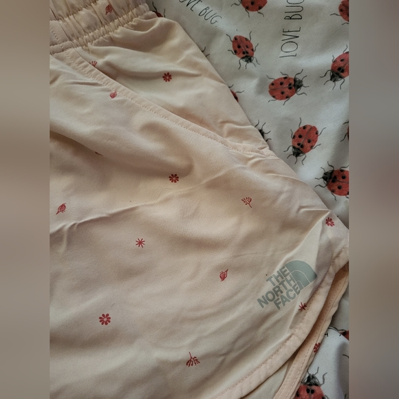 The north face class v shorts, size xl. NWOT. - Picture 2 of 9